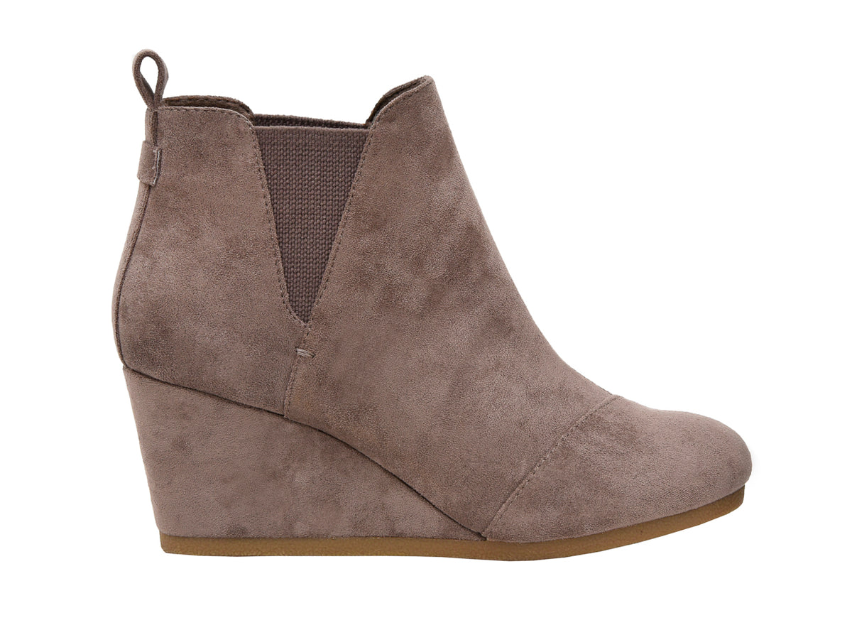 Me too zoey bootie taupe sale